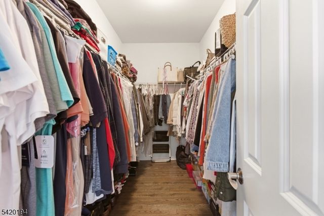 2 Bluffs Ct, Hamburg Boro, NJ 07419