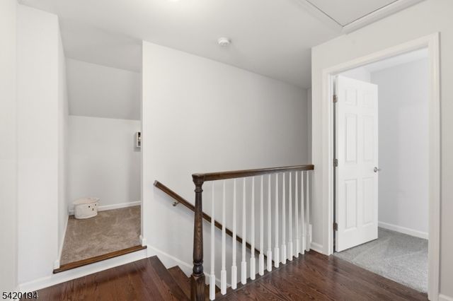 2 Bluffs Ct, Hamburg Boro, NJ 07419