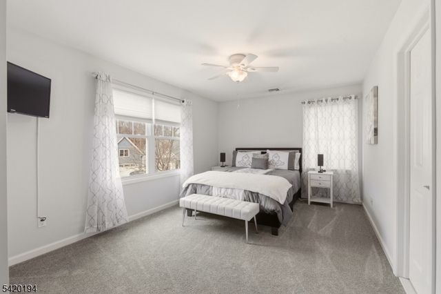 2 Bluffs Ct, Hamburg Boro, NJ 07419