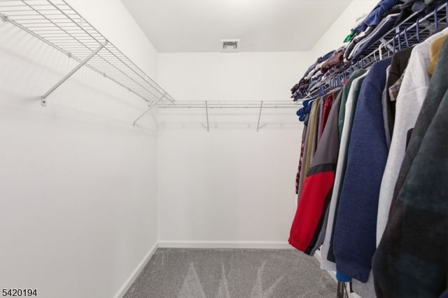 2 Bluffs Ct, Hamburg Boro, NJ 07419