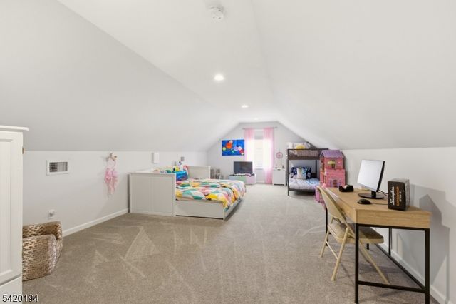 2 Bluffs Ct, Hamburg Boro, NJ 07419