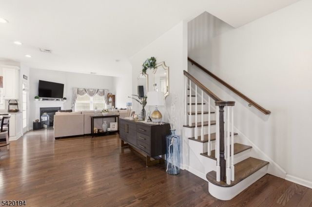 2 Bluffs Ct, Hamburg Boro, NJ 07419