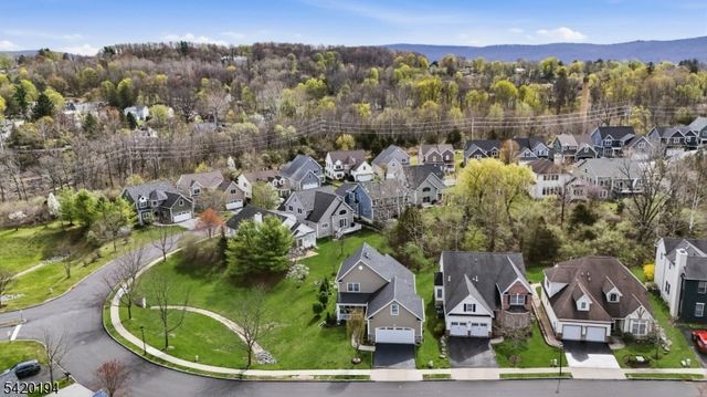 2 Bluffs Ct, Hamburg Boro, NJ 07419