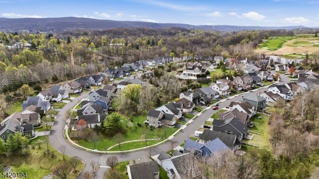 2 Bluffs Ct, Hamburg Boro, NJ 07419