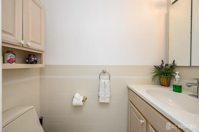 15 Carlow Way, Hazlet, NJ 07730