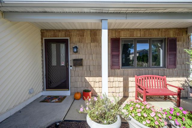 15 Carlow Way, Hazlet, NJ 07730