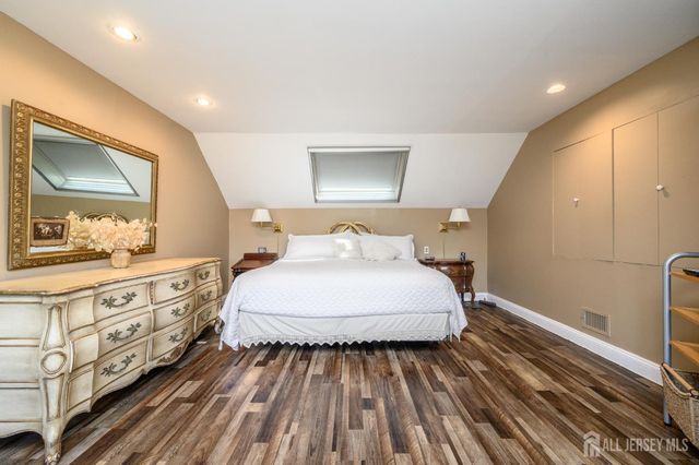 15 Carlow Way, Hazlet, NJ 07730
