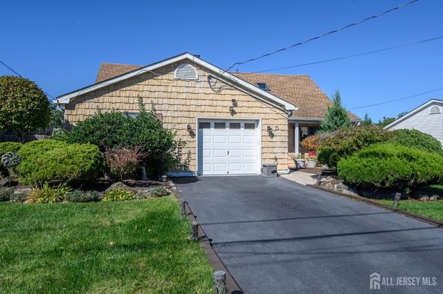 15 Carlow Way, Hazlet, NJ 07730