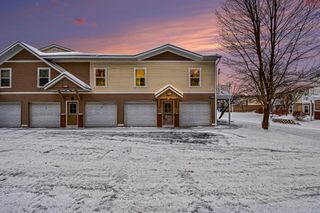 6042 E Fieldstone Hills Drive SE 11, Caledonia, MI 49316
