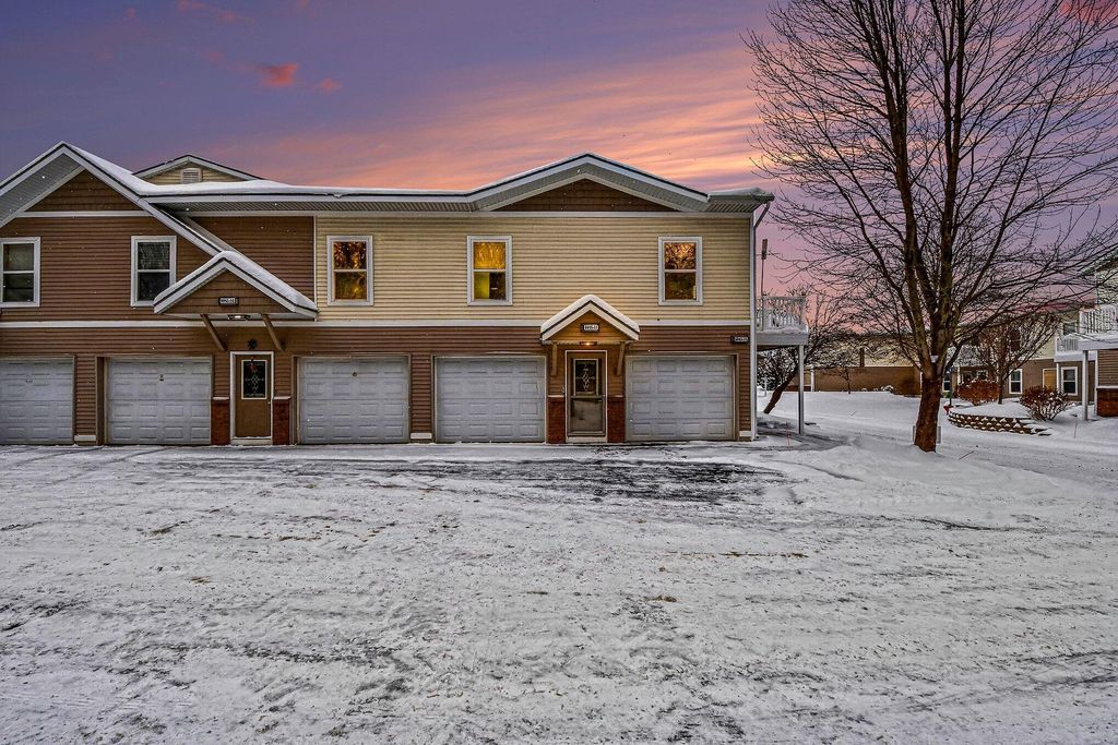 6042 E Fieldstone Hills Drive SE 11, Caledonia, MI 49316