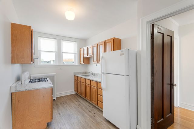 2352 N Spaulding Avenue 303, Chicago, IL 60647