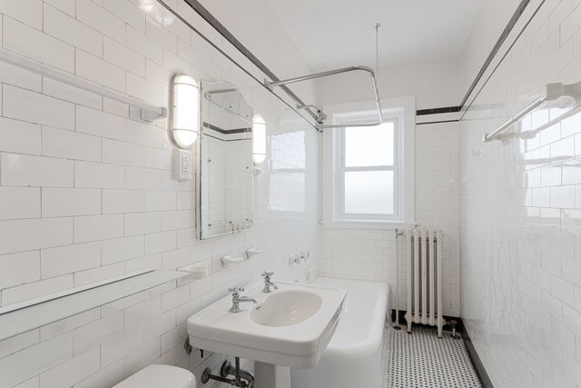 2352 N Spaulding Avenue 303, Chicago, IL 60647