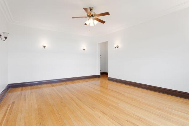 2352 N Spaulding Avenue 303, Chicago, IL 60647