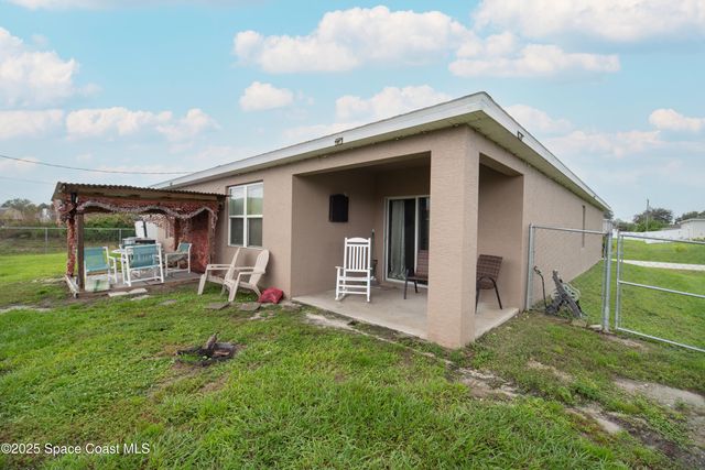 583 Octavius Road SW, Palm Bay, FL 32908