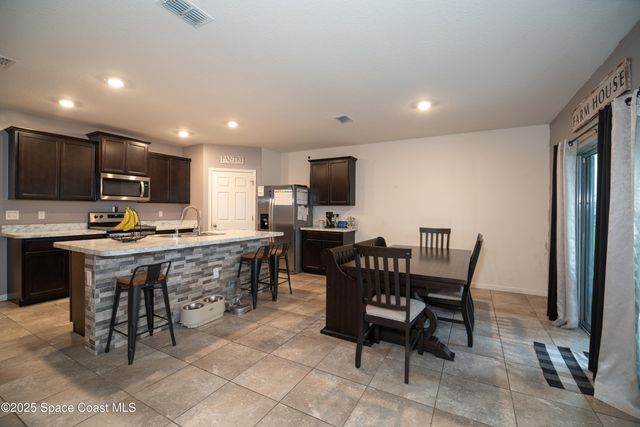 583 Octavius Road SW, Palm Bay, FL 32908