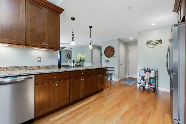 9 Comanche Cir 11, Haverhill, MA 01835