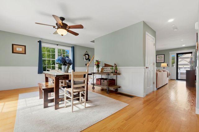9 Comanche Cir 11, Haverhill, MA 01835