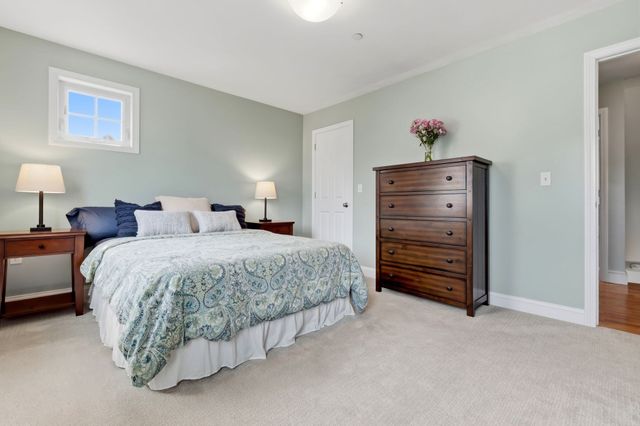 9 Comanche Cir 11, Haverhill, MA 01835