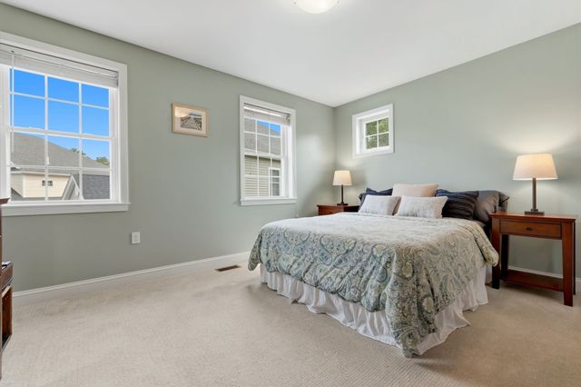 9 Comanche Cir 11, Haverhill, MA 01835