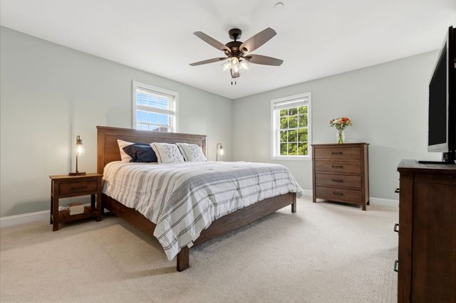 9 Comanche Cir 11, Haverhill, MA 01835