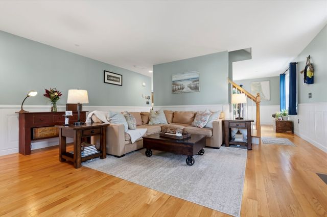 9 Comanche Cir 11, Haverhill, MA 01835