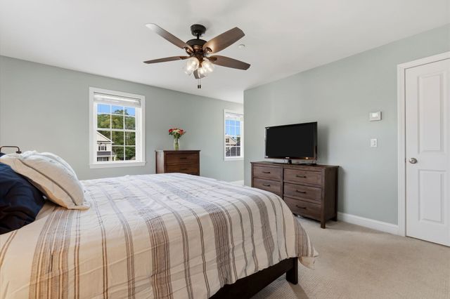 9 Comanche Cir 11, Haverhill, MA 01835