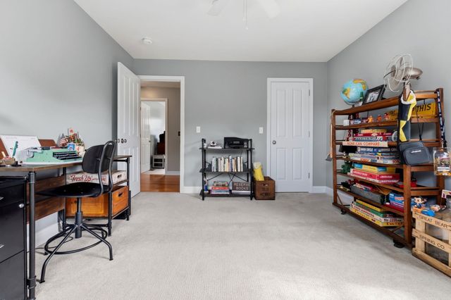 9 Comanche Cir 11, Haverhill, MA 01835