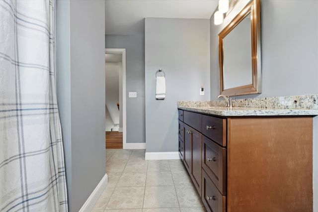 9 Comanche Cir 11, Haverhill, MA 01835
