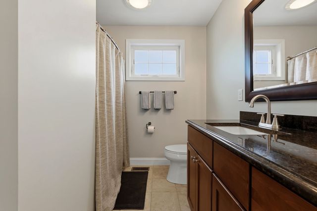 9 Comanche Cir 11, Haverhill, MA 01835
