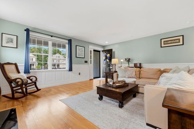 9 Comanche Cir 11, Haverhill, MA 01835