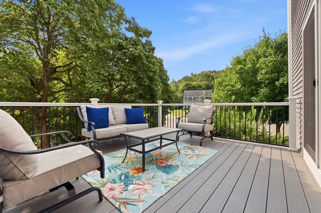 9 Comanche Cir 11, Haverhill, MA 01835