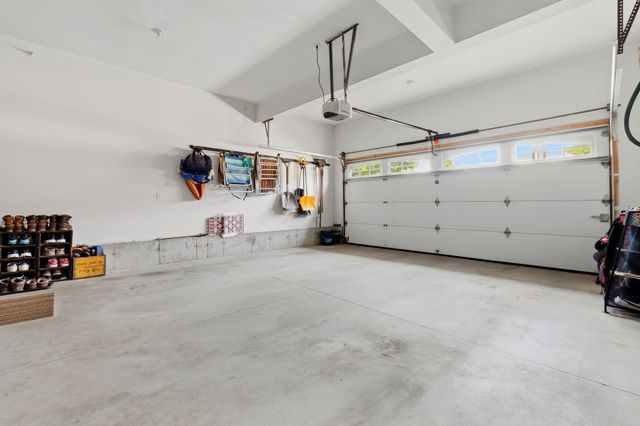 9 Comanche Cir 11, Haverhill, MA 01835