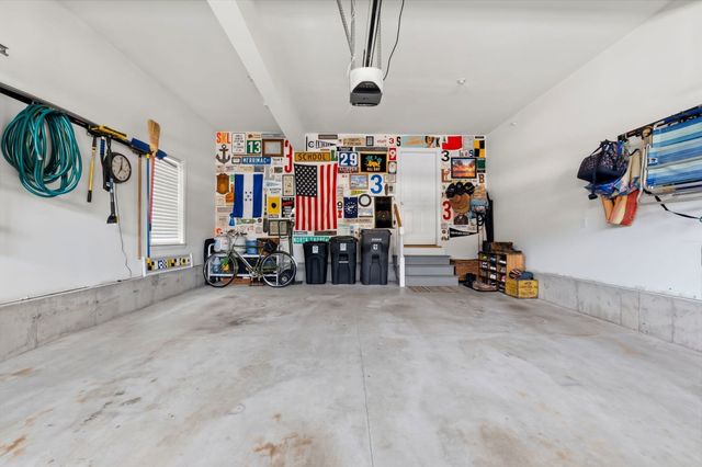9 Comanche Cir 11, Haverhill, MA 01835