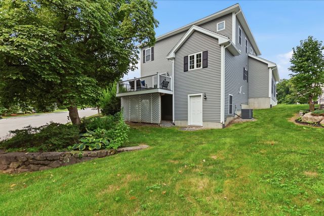 9 Comanche Cir 11, Haverhill, MA 01835