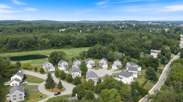 9 Comanche Cir 11, Haverhill, MA 01835