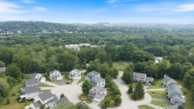 9 Comanche Cir 11, Haverhill, MA 01835