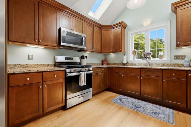 9 Comanche Cir 11, Haverhill, MA 01835