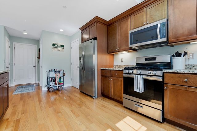 9 Comanche Cir 11, Haverhill, MA 01835