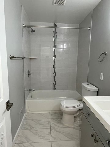 22148 Dante Street 212, Oak Park, MI 48237