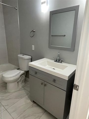 22148 Dante Street 212, Oak Park, MI 48237