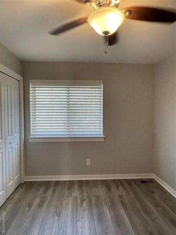 22148 Dante Street 212, Oak Park, MI 48237