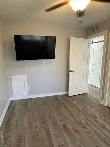 22148 Dante Street 212, Oak Park, MI 48237