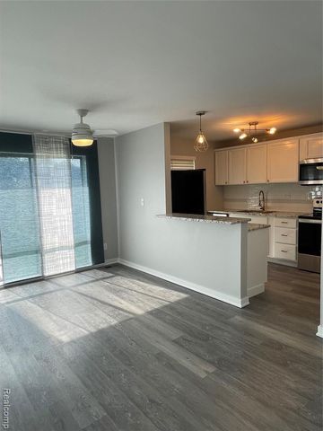 22148 Dante Street 212, Oak Park, MI 48237