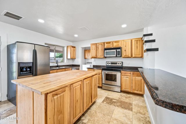 1444 W WICKIEUP Lane, Phoenix, AZ 85027