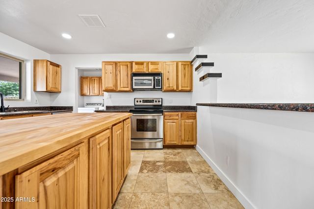 1444 W WICKIEUP Lane, Phoenix, AZ 85027