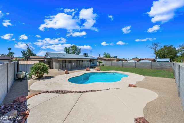 1444 W WICKIEUP Lane, Phoenix, AZ 85027