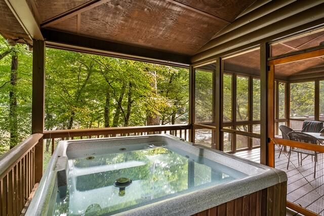 110 Novena Court, Ellijay, GA 30540