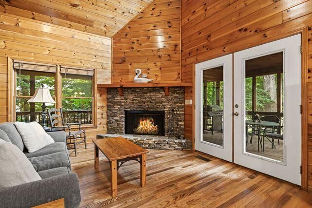 110 Novena Court, Ellijay, GA 30540