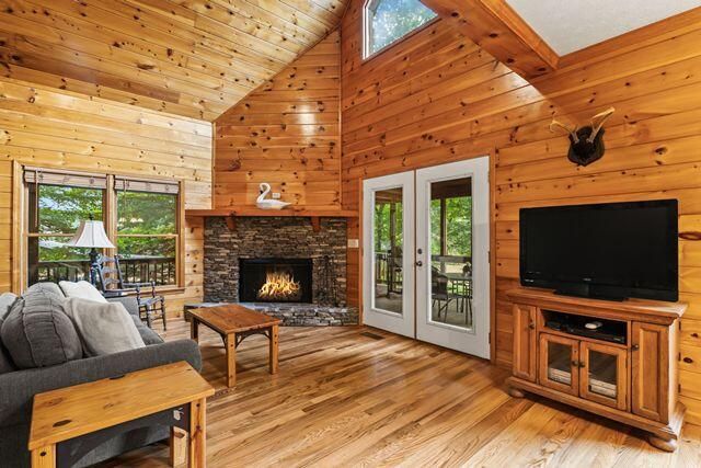 110 Novena Court, Ellijay, GA 30540
