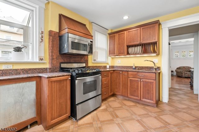 276 E 32Nd St, Paterson City, NJ 07504